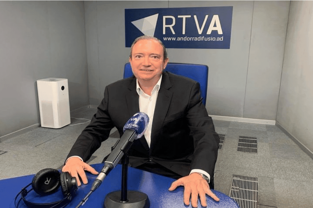 Escriure, la ràdio i la televisió